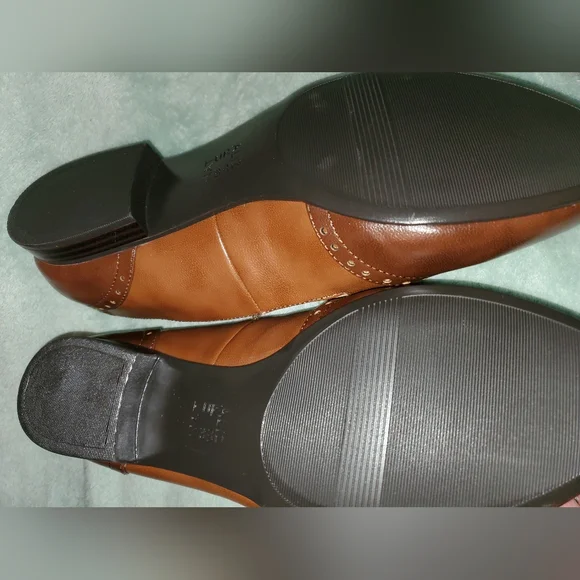 Naturlizer two toned brown loafer - Picture 3 of 4